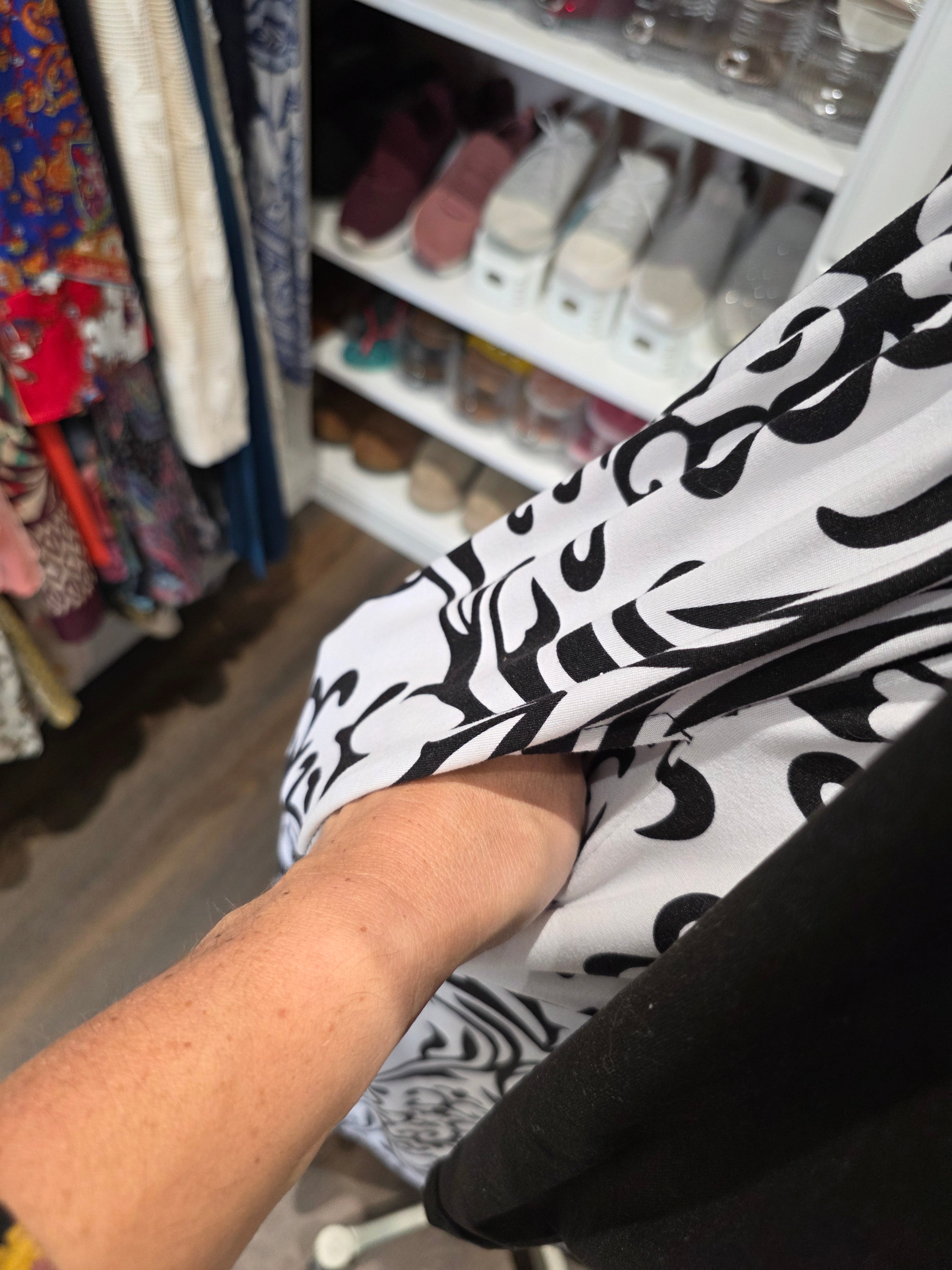 Black & White Printed Midi Dress – Size 2XL