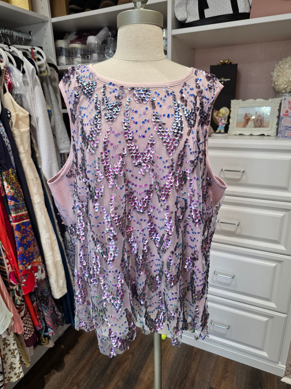 Torrid Sequin Mesh Top – Iridescent Pink – Size 2 (18/20)-NWT