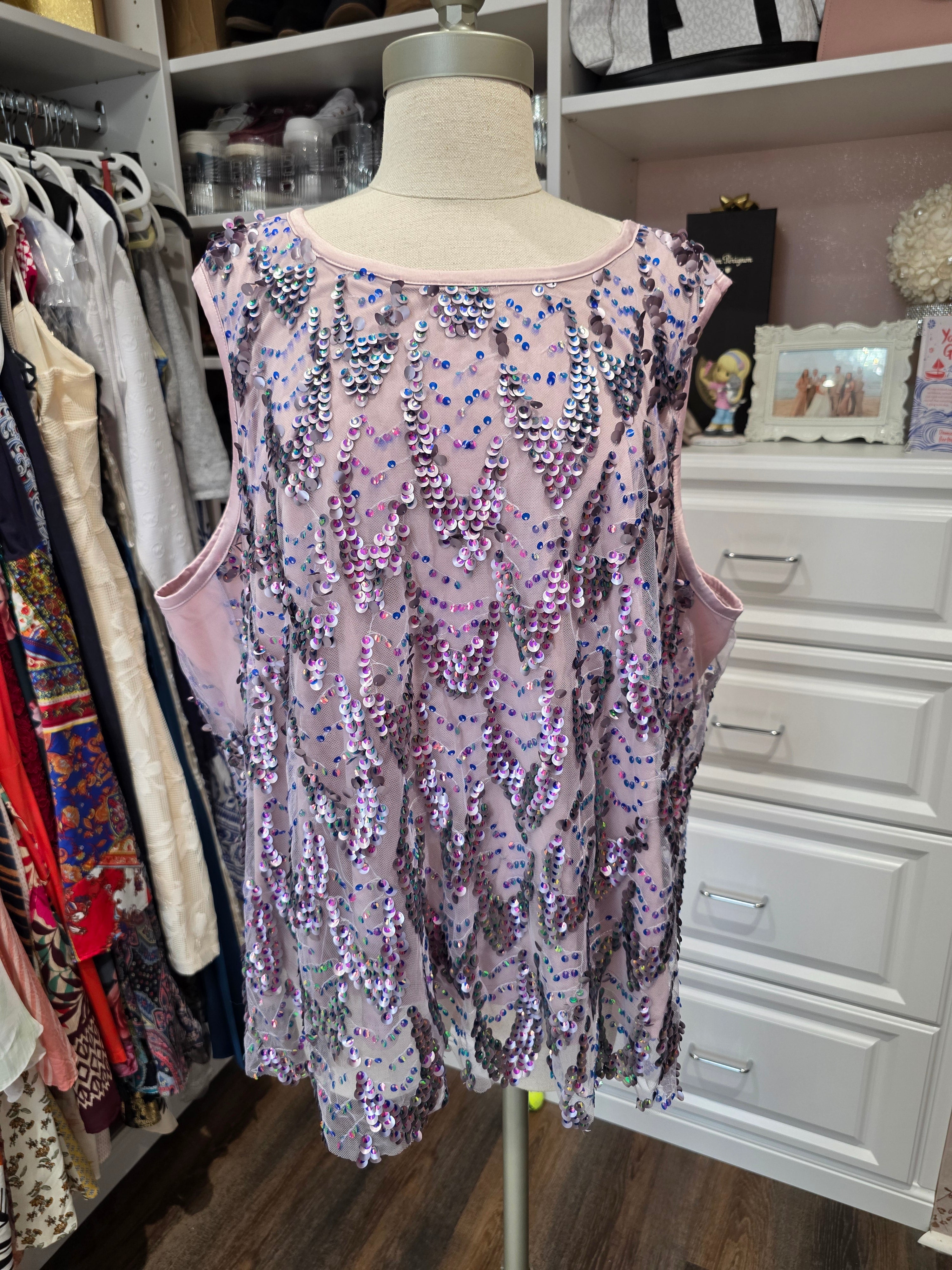 Torrid Sequin Mesh Top – Iridescent Pink – Size 2 (18/20)-NWT