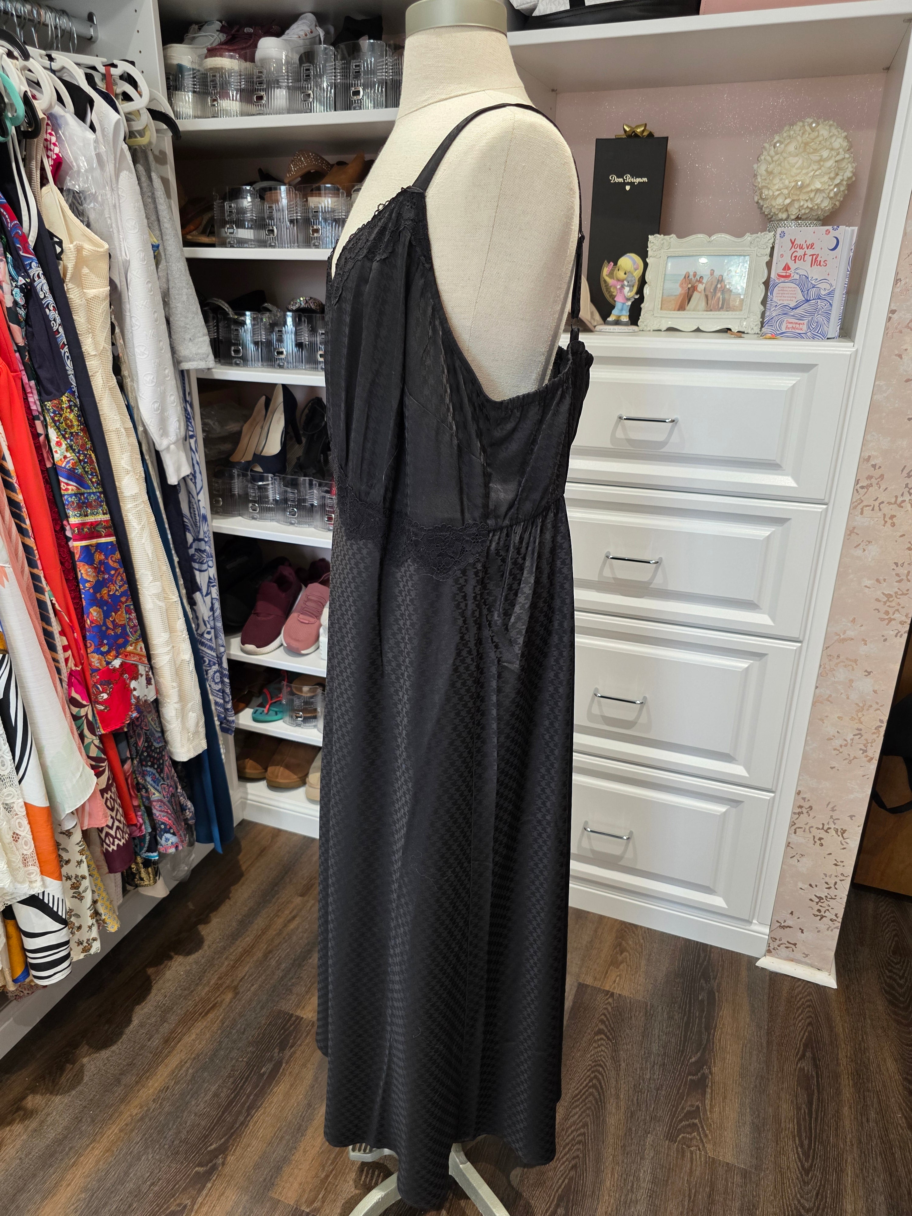 Torrid Black Lace Trim Maxi Dress – Size 2 (2X)- NWT
