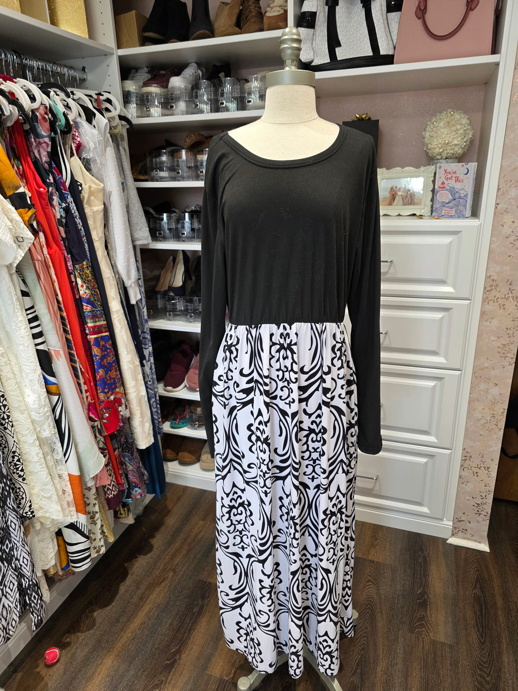 Black & White Printed Midi Dress – Size 2XL