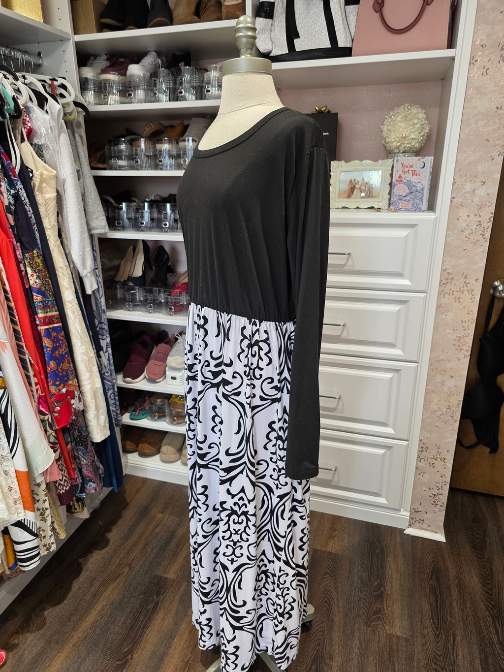 Black & White Printed Midi Dress – Size 2XL