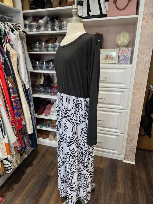 Black & White Printed Midi Dress – Size 2XL