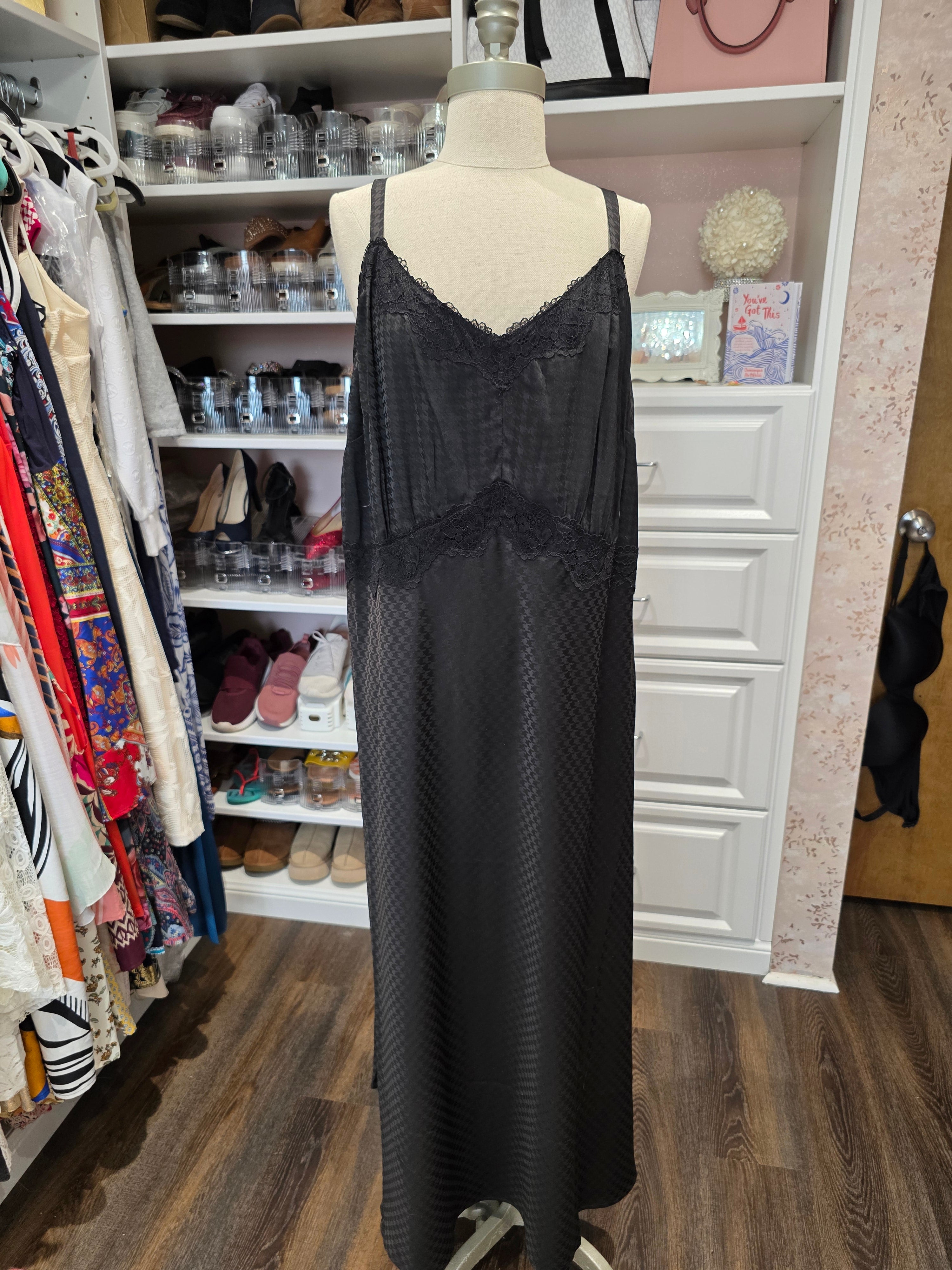 Torrid Black Lace Trim Maxi Dress – Size 2 (2X)- NWT